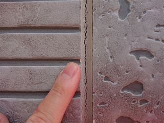 窯業系サイディングはシーリングの劣化が雨漏りを引き起こす事があります