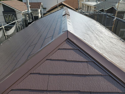 伊勢原市神戸にて残暑厳しい時期に遮熱塗料サーモアイ4Ｆでスレート屋根塗装、施工中に台風15号通過!