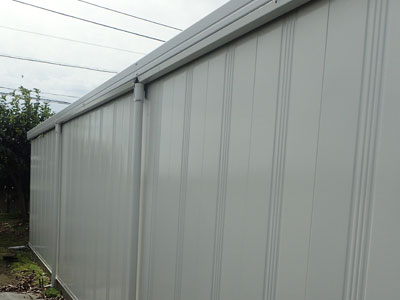 三浦市三崎町でガルバリウム製のガレージ兼倉庫の雨漏りを改修して塗り替え