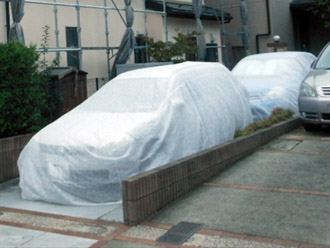 横浜市青葉区　屋根塗装　外壁塗装　足場の架設と周囲の養生　ご近所の車の養生