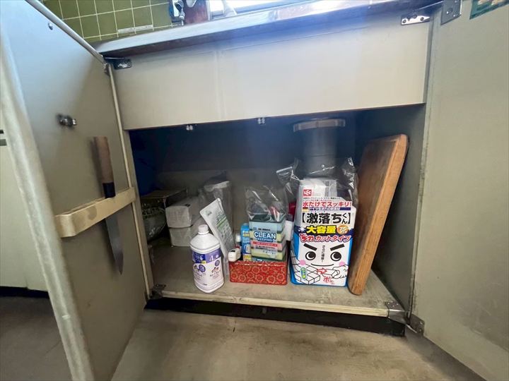 内部の状況はシンクを外さないとわからない状態でした