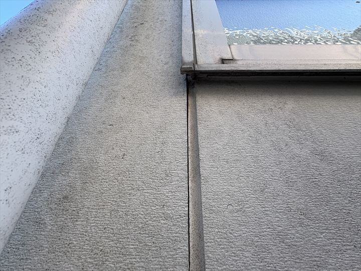 窓枠下の目地