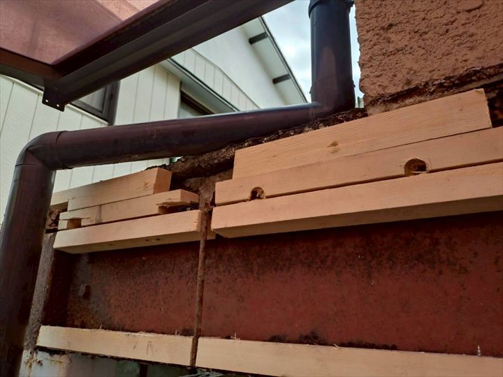 下地の木材を仕込みます