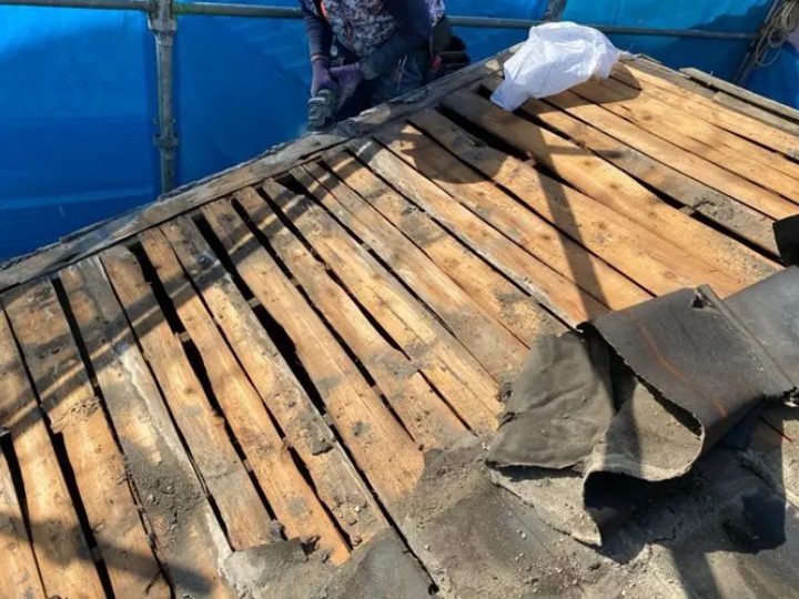 腐食した野地板