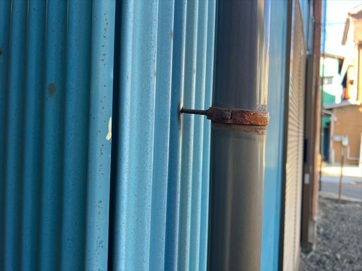 錆びた支持金具
