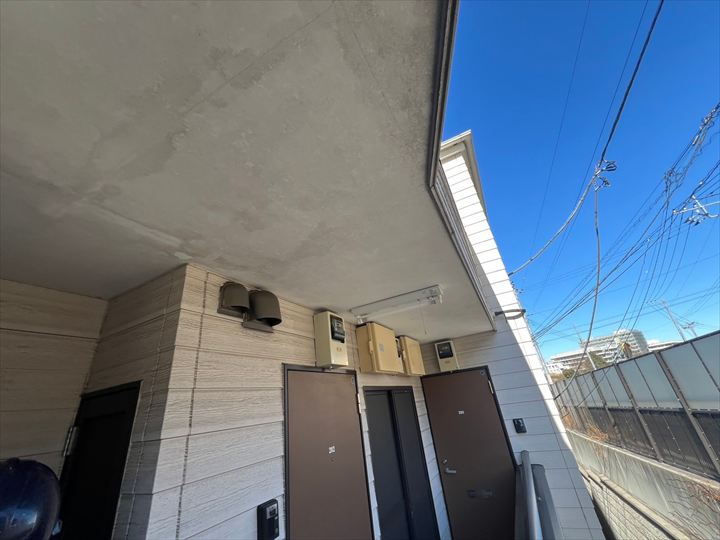 他の箇所にも雨染みが・・・