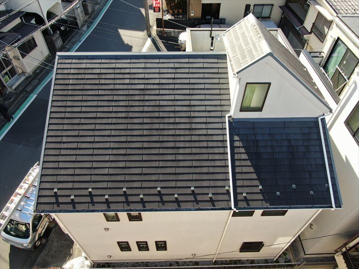 スレート屋根の全景
