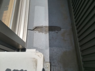 劣化したベランダ床