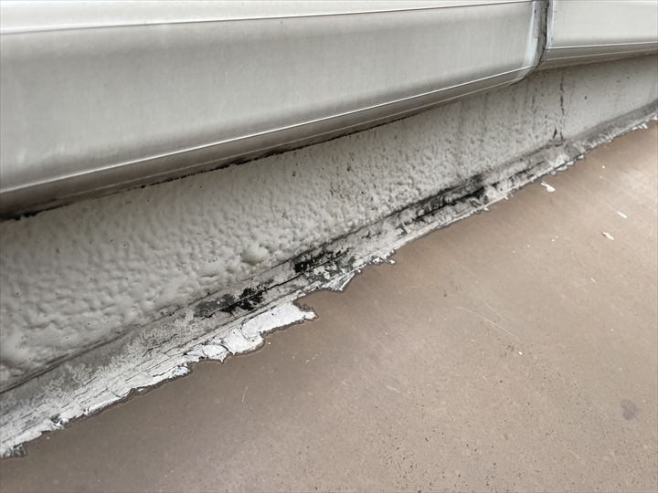 出窓の付け根が怪しい