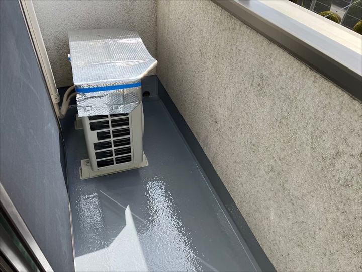 横浜市港北区でFRP防水ベランダのトップコート塗替え工事！