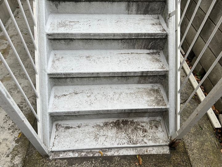 鉄骨階段踏面の劣化