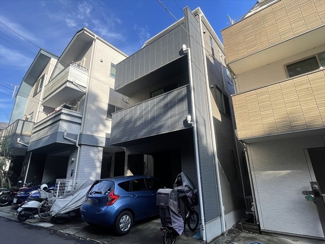 川崎市多摩区三田で藻が生えてしまった屋根と外壁を塗装メンテナンス（¥690,800(税込)～）