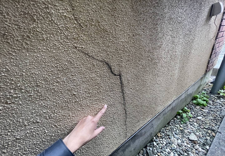 相模原市南区新磯野でひび割れてしまったモルタル外壁を点検・調査しました