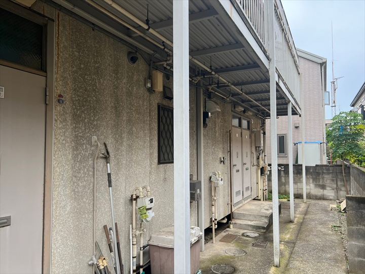共用廊下の鉄骨柱