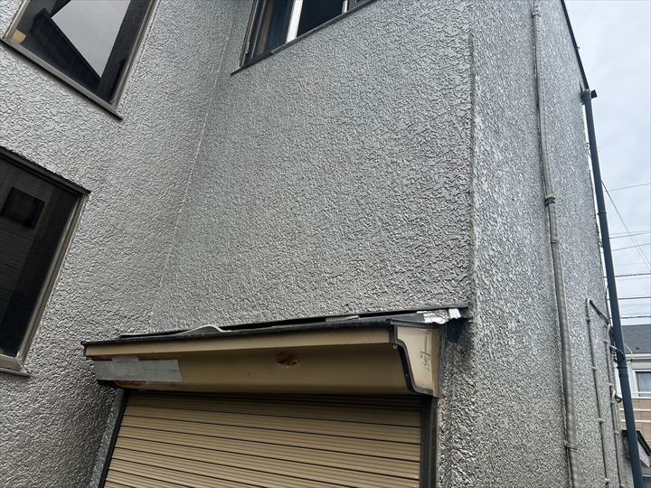 シャッター上板金の浮き