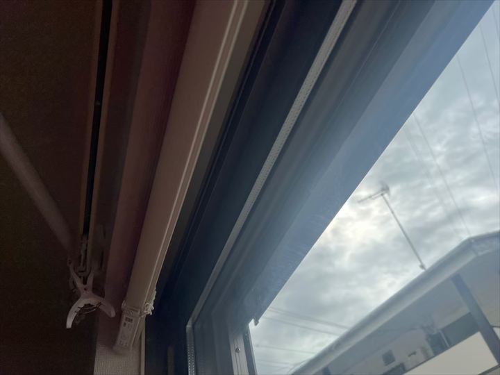 室内側サッシ上部