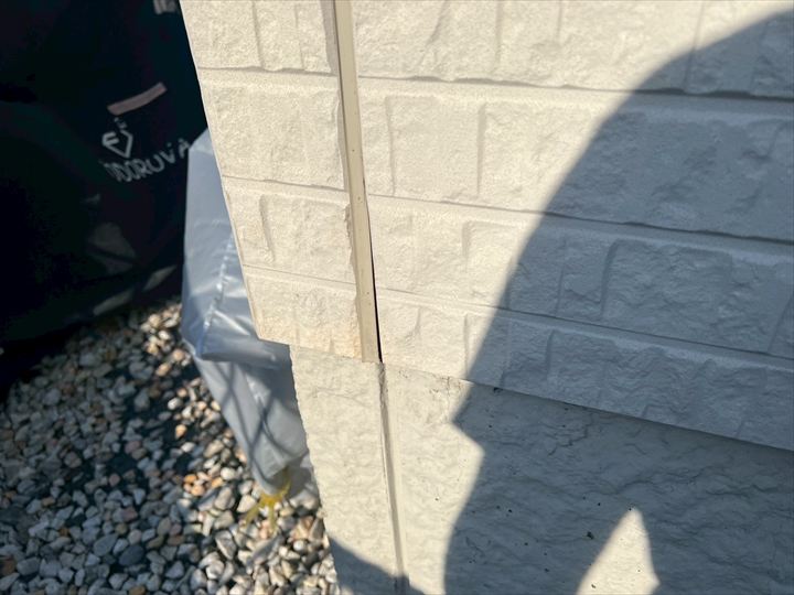目地シーリングの隙間