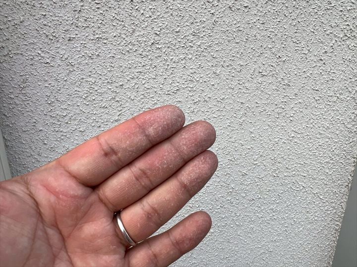 外壁のチョーキング確認