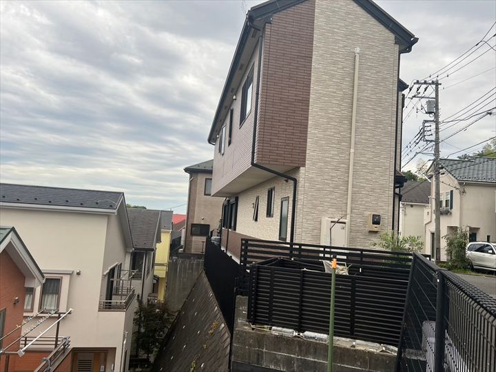 建物側面の全景