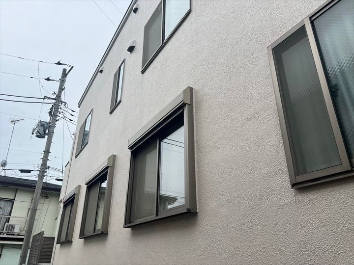 建物外観と窓配置