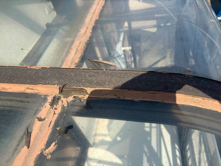 劣化したコーキング