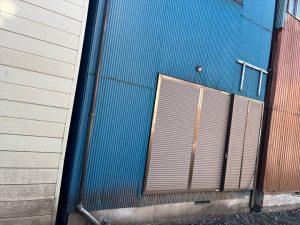 サッシ周りからは雨漏りも・・・