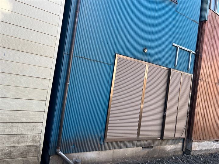 サッシ周りからは雨漏りも・・・