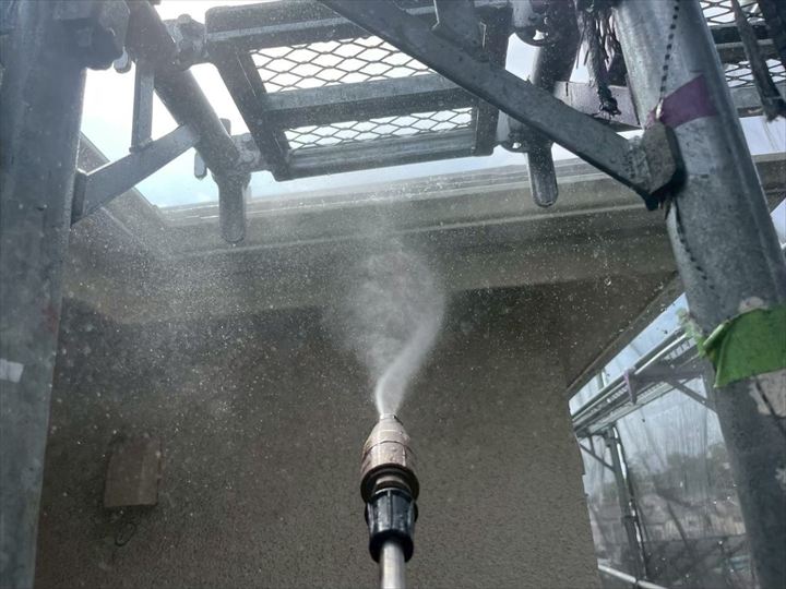 高圧洗浄で外壁の汚れをしっかり除去