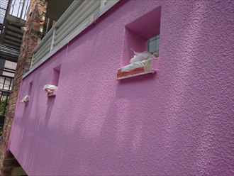 ピンクの外壁