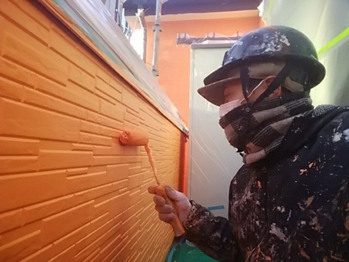 オレンジ色へ外壁塗装