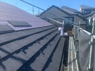屋根カバー工事：屋根材敷設