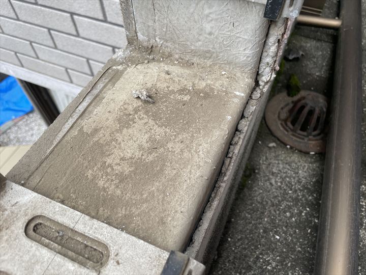 笠木天端の隙間から漏れていました