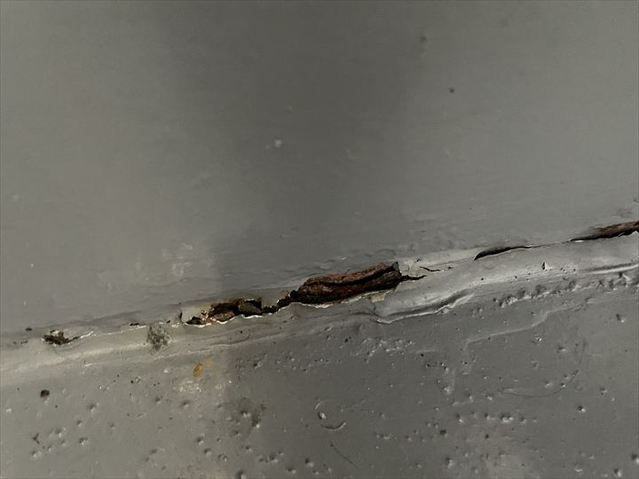 錆が進行すると穴が開く