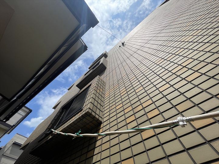 マンションのタイル外壁全景