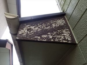 剥がれた破風板