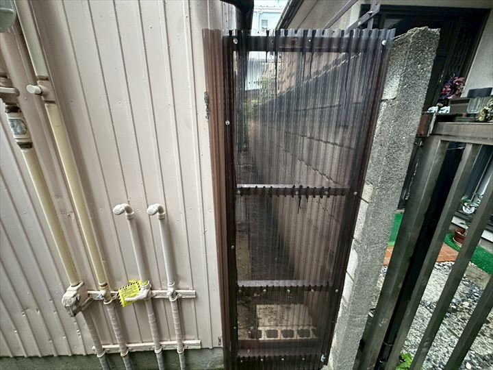 横浜市鶴見区潮田町で隣家への雨水流出を防ぐ雨樋改修工事！排水位置を変更してトラブル解決