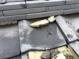 劣化によって剥がれた漆喰