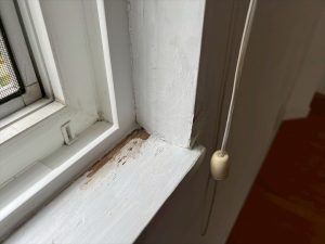 枠の下の部分も劣化