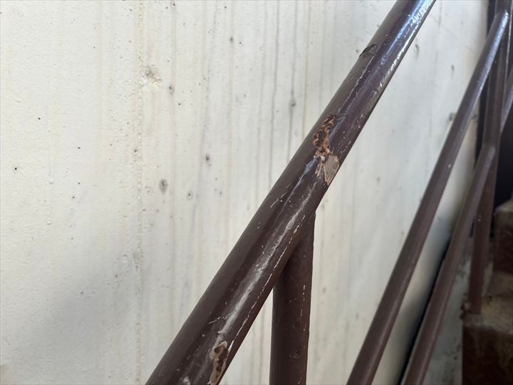 手すり表面の錆び