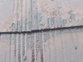 横浜市旭区　屋根材表面の塗膜が剥がれている