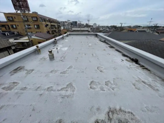 色あせている屋上床面