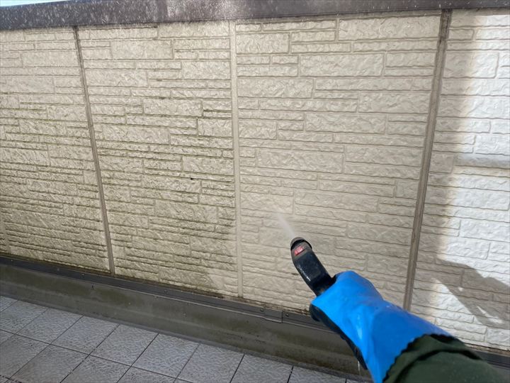 外壁の高圧洗浄作業