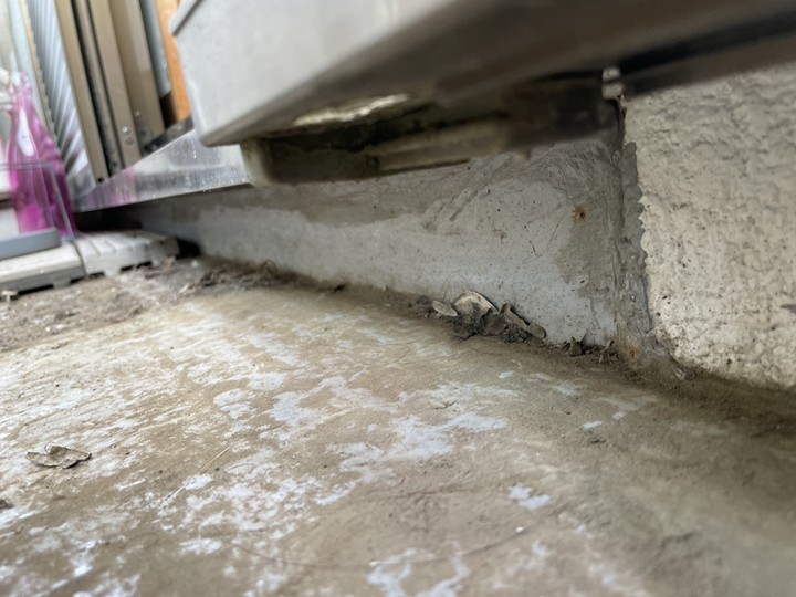 立ち上がりも半分のところで切れていました。