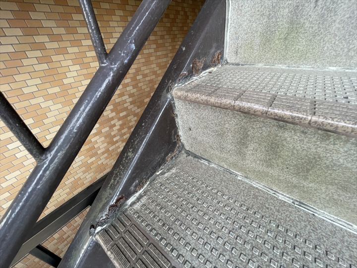 鉄骨階段の錆が気になってきた