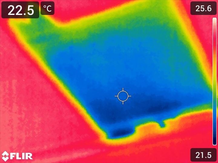 赤外線カメラでは雨漏りが直ぐにわかりました