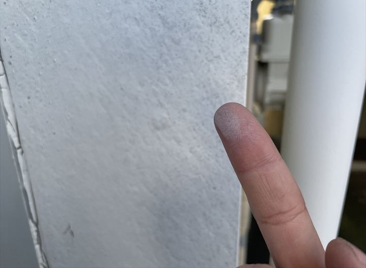 チョーキングした外壁