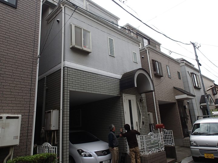 横浜市中区山下町にてサイディングとモルタルの外壁塗装前点検を実施致しました。