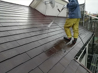 スレート屋根を洗浄