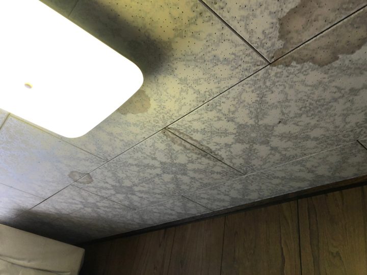 天井からの雨漏り