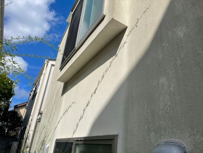 横浜市港南区日野にてモルタル外壁にクラックが発生しているお住いの調査を行いました